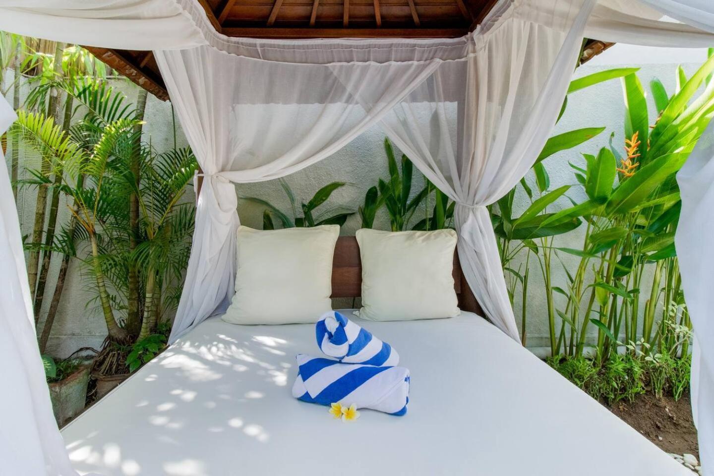 Heart Of Seminyak, 2Br, Sleeps 4, Walk To Bintang Villa Exterior photo