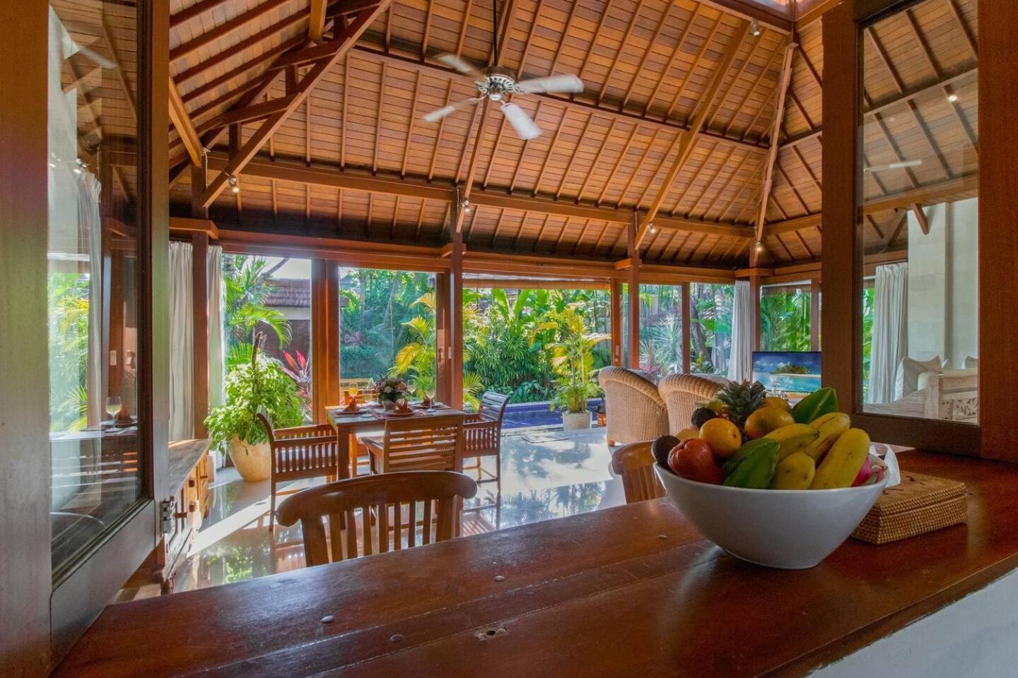 Heart Of Seminyak, 2Br, Sleeps 4, Walk To Bintang Villa Exterior photo