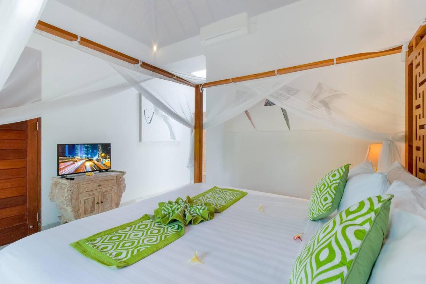 Heart Of Seminyak, 2Br, Sleeps 4, Walk To Bintang Villa Exterior photo